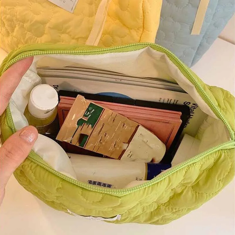 Soft floral pattern makeup bag portable makeup bag display storage organizer large capacity womens travel washing bag 250410