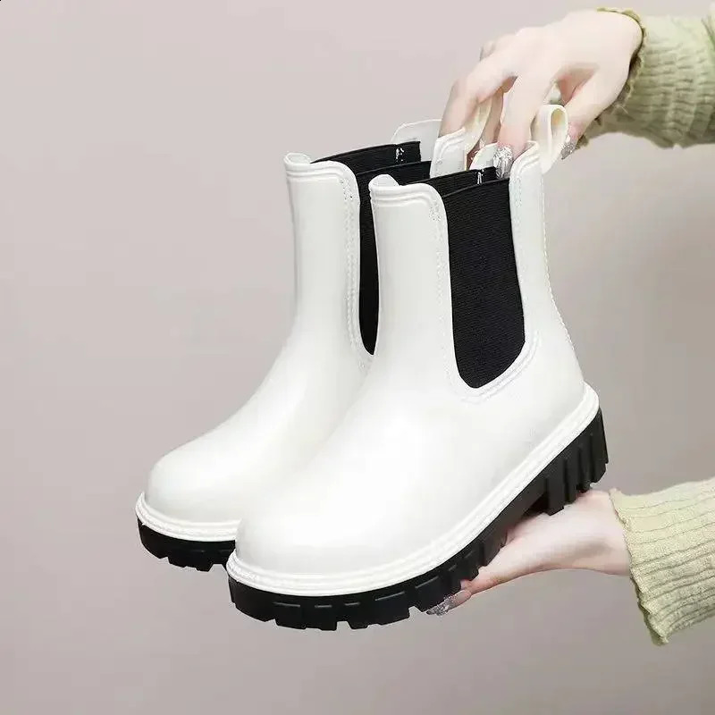 womens short tube rain boots classic Korean fashion waterproof rain shoes womens anti slip rubber thick bottom water shoes 240821
