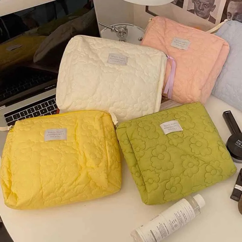 Soft floral pattern makeup bag portable makeup bag display storage organizer large capacity womens travel washing bag 250410