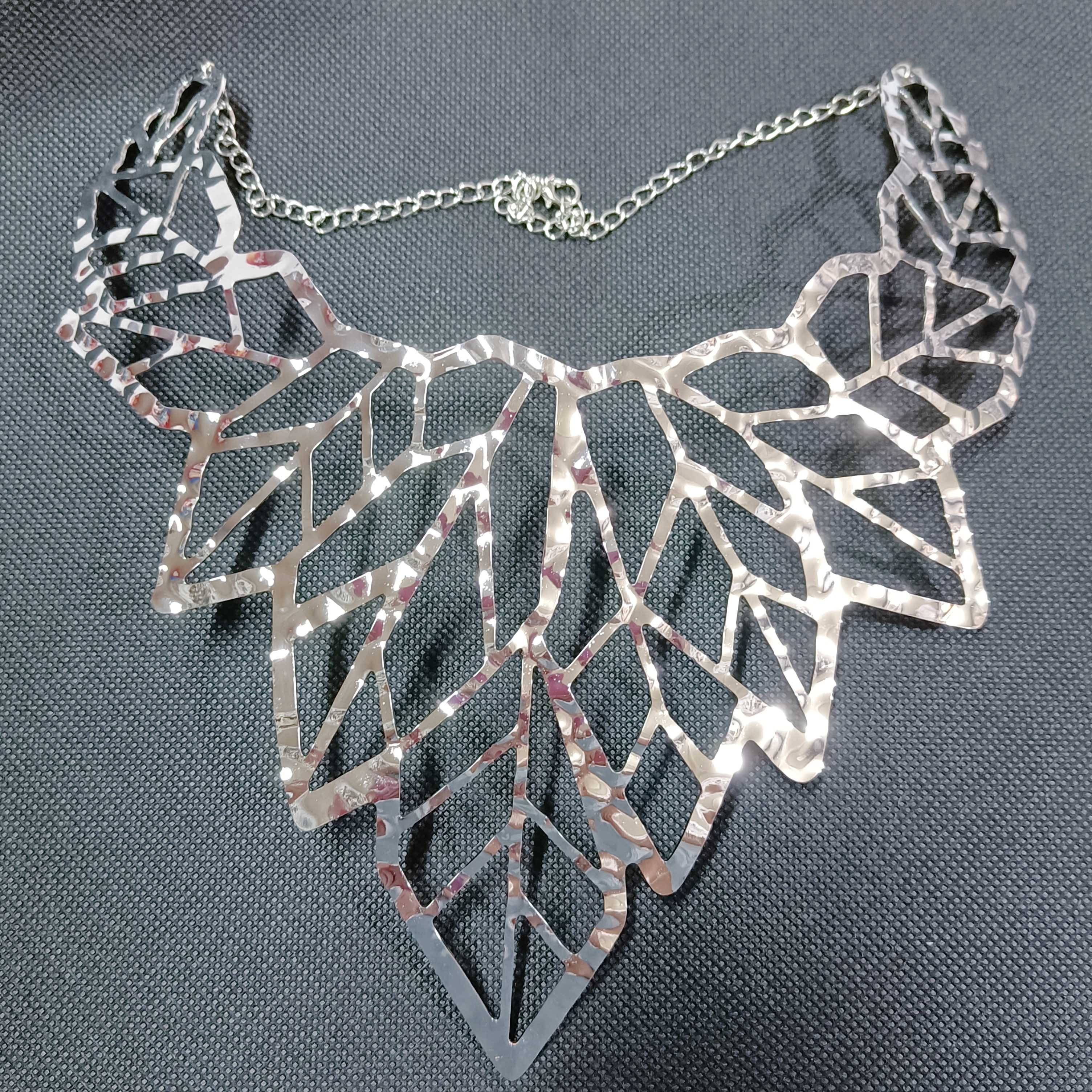 Exaggerated hollow necklaces, metal leaf necklaces, women's Amazon popular necklaces