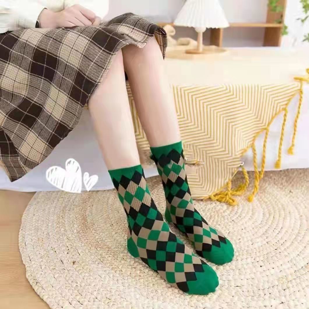 Ins Versatile Retro Diamond Design Mid-Tube Socks for Fall and Winter