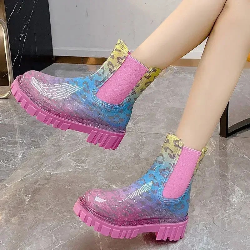 womens short tube rain boots classic Korean fashion waterproof rain shoes womens anti slip rubber thick bottom water shoes 240821