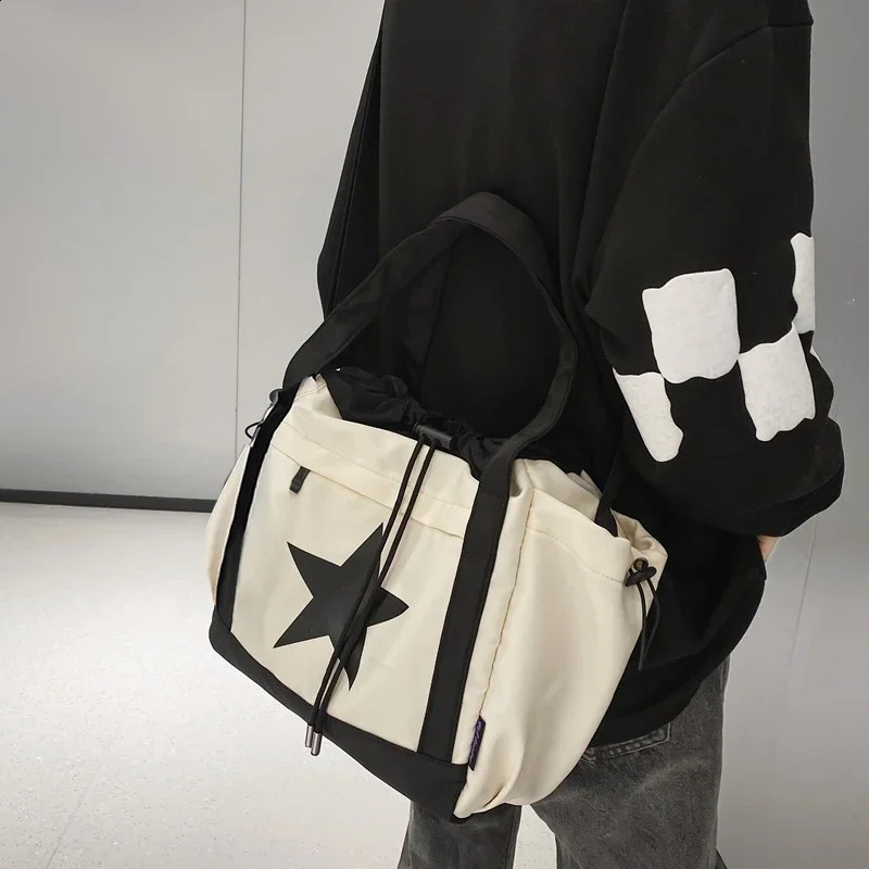 Personality Women Crossbody Bag Wholesale Large Capacity Couple Shoulder Casual Nylon Tote Drawstring Handbag 240815ZYl