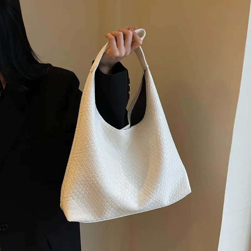3 High end large capacity commuting garbage womens shoulder 2024 Korean retro tote ner bag 240816 4