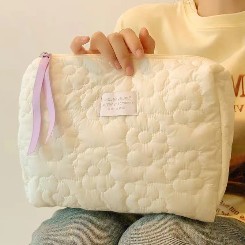 Soft floral pattern makeup bag portable makeup bag display storage organizer large capacity womens travel washing bag 250410