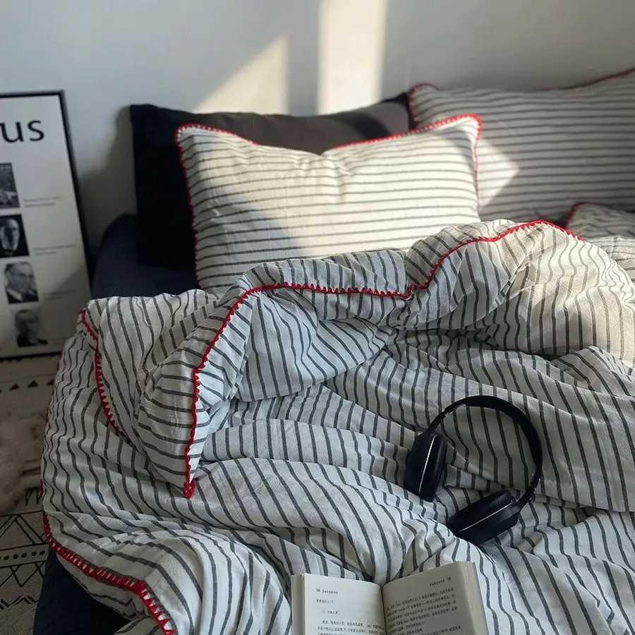 New Arrival Down duvet cover set Nordic minimalist style grey striped bedding set four piece set luxurious bedding for home use M241005