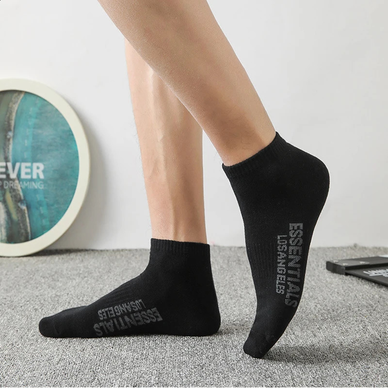 4 Pairs Men's Cotton Skateboarding Socks, Breathable Low Cut Hip Hop Style Casual Sports Socks Gift