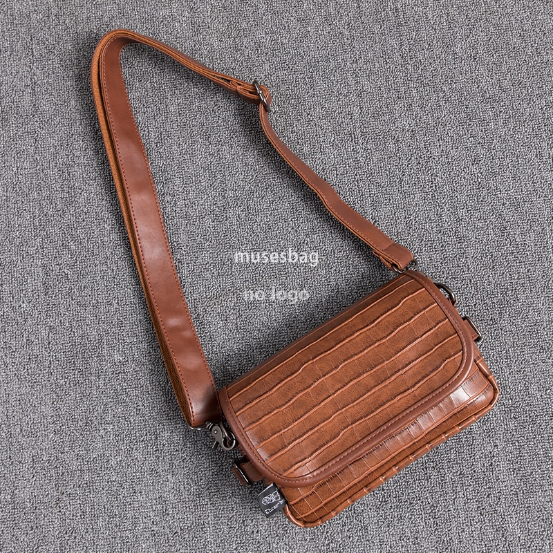 New men's casual shoulder bag crocodile print fashion trend small body bag soft leather clamshell mobile phone bag crossbody bag for men