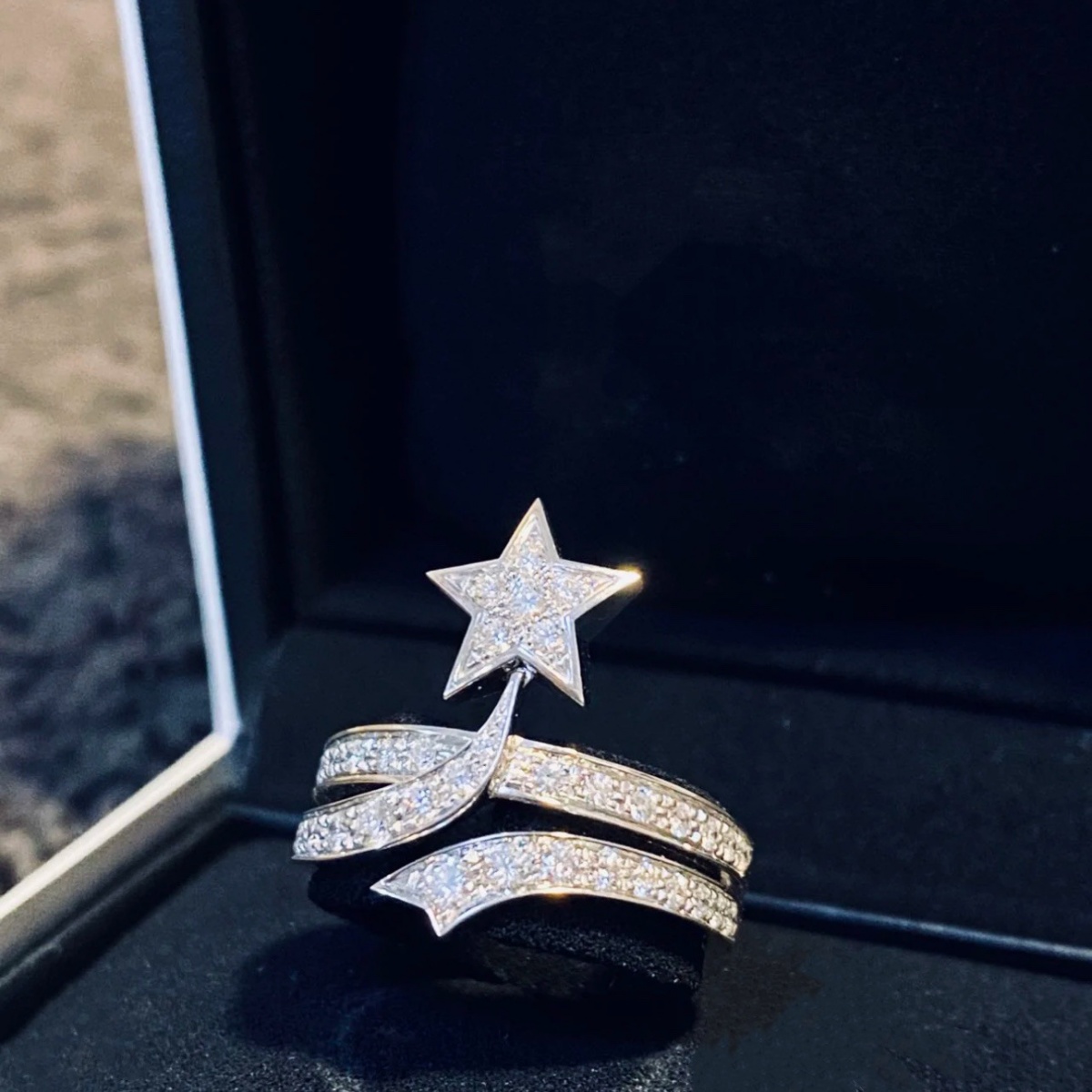 Love ring copper inlaid zirconium meteor comet ring double rows of diamonds activity stars light luxury wind hundred with sweet simple ring female