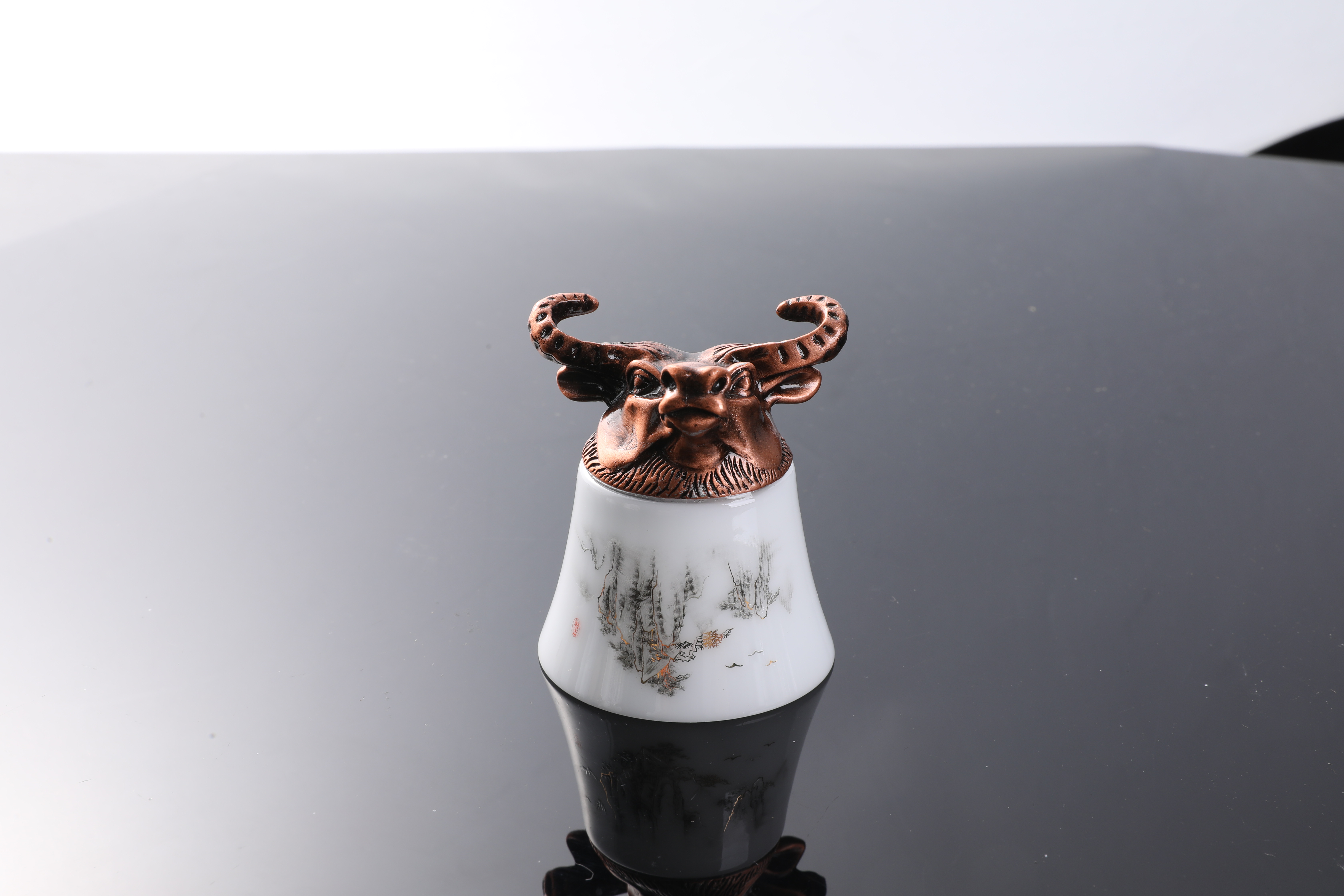 Hot twelve zodiac wine glasses light luxury ceramic wine separator white wine cup