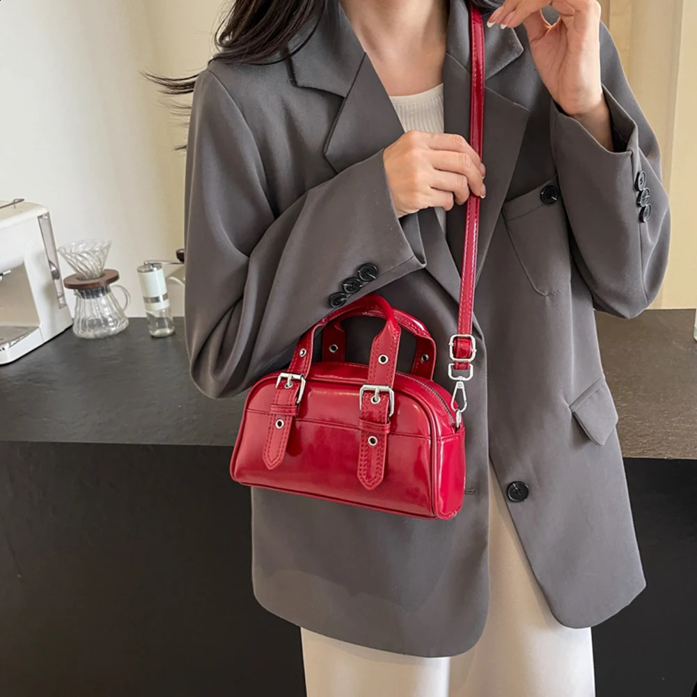Retro Red Womens Backpack Stray Bag Patent Leather Multi Pocket y ner Handbag Shoulder 240724