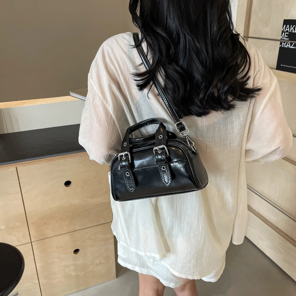 Retro Red Womens Backpack Stray Bag Patent Leather Multi Pocket y ner Handbag Shoulder 240724