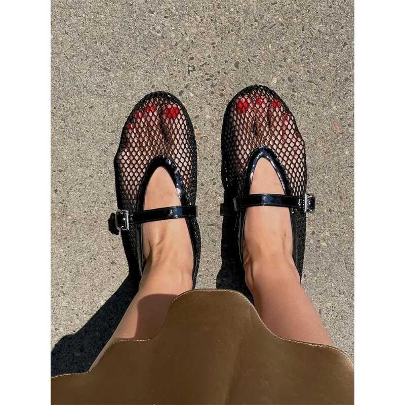 2024 Summer Mesh Hollow Sandals Women Flats Shallow New Beach Shoes Comfort Retro Female Flat Shoes 36-43 Women Sandals CL240806