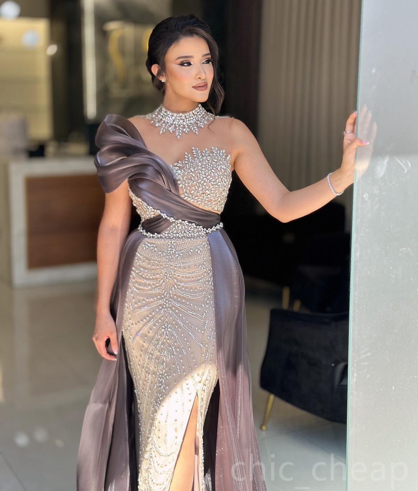2024 Urious Sheath Evening Dresses Illusion Beaded Rhies Promdress High Split Prom Formal Party Bridesmaid Birthday Gowns Dress For Special Ocns 1127
