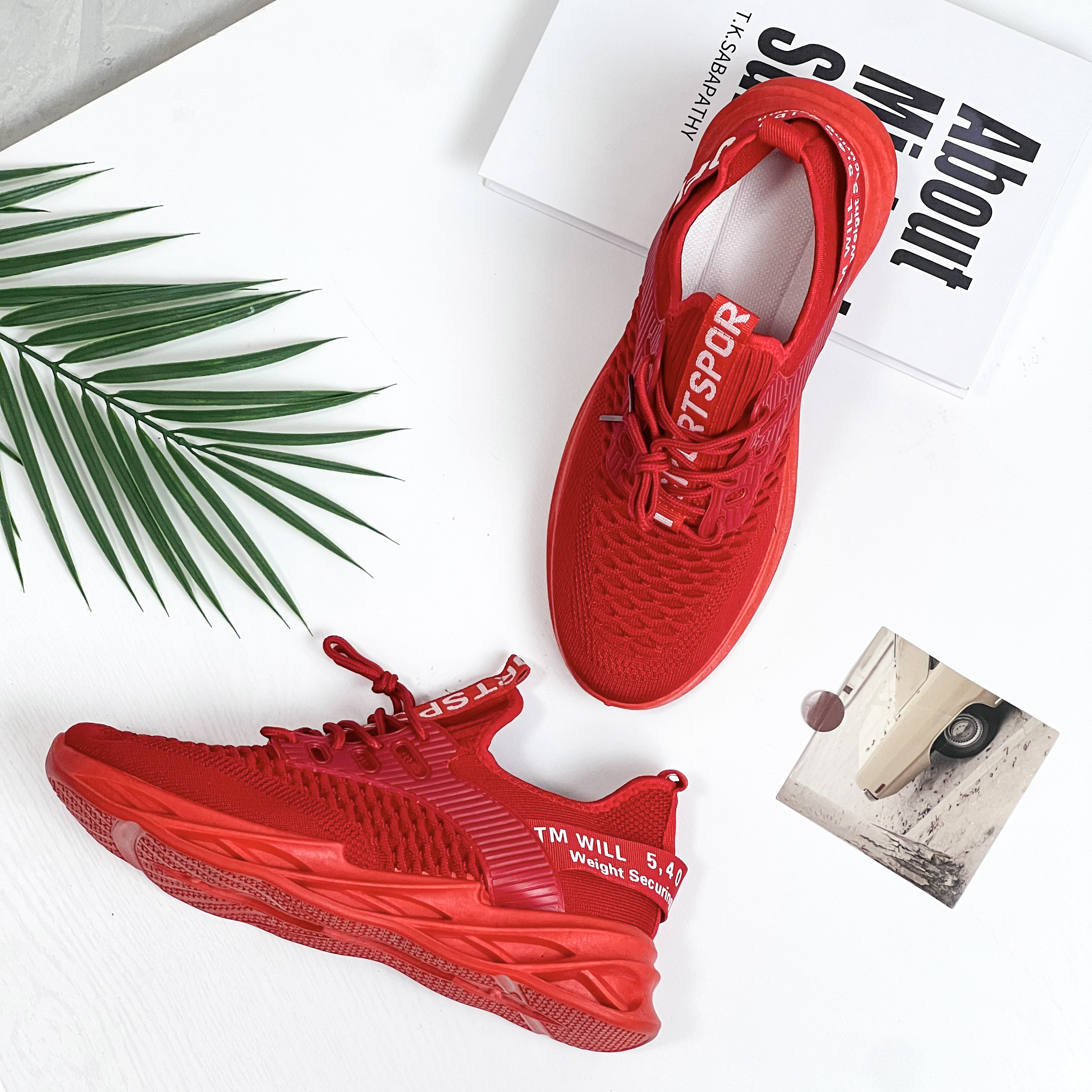 Breathable Casual Sneakers: Men's Sports Trainers in Classic Black and White dh910320090