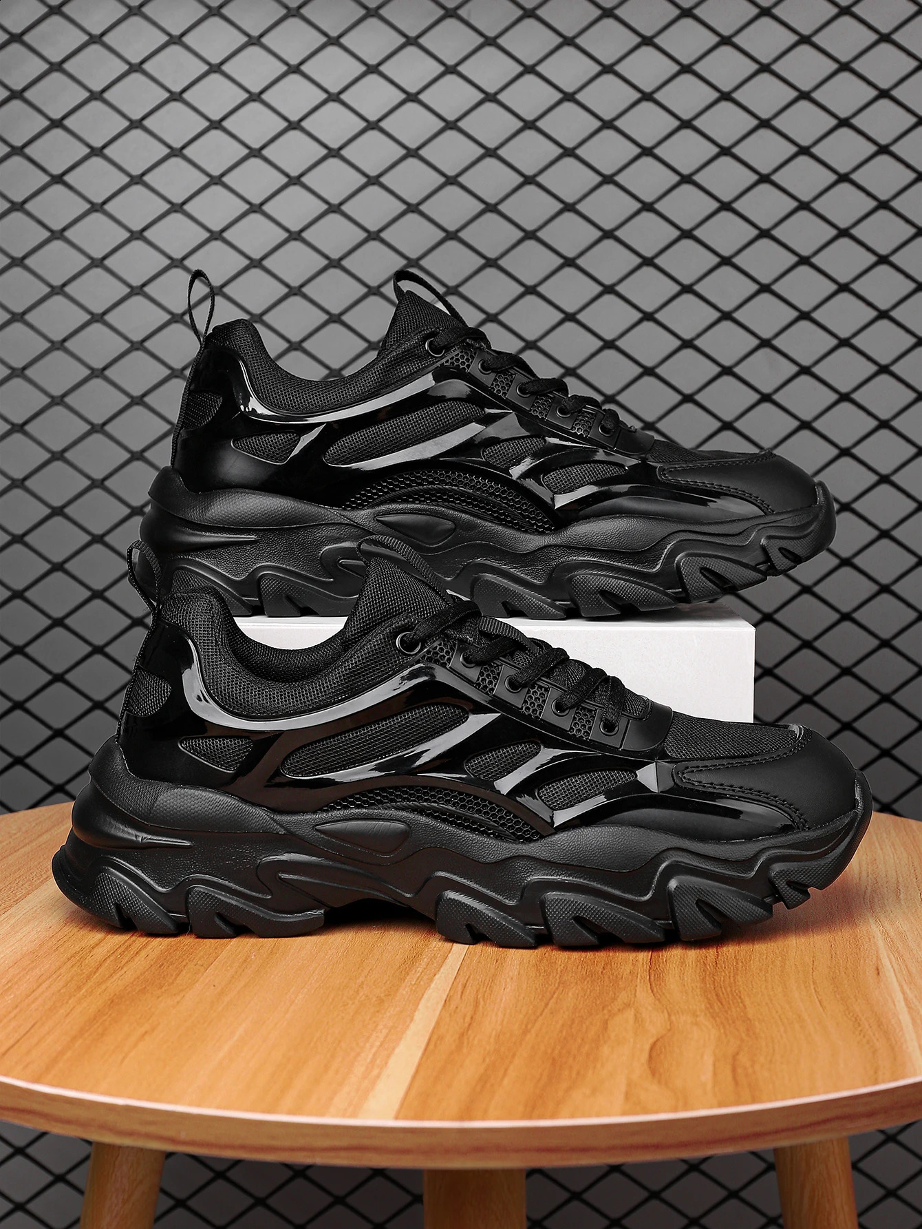 Mens sports short and chubby sneakers black lace front sneakers 240904