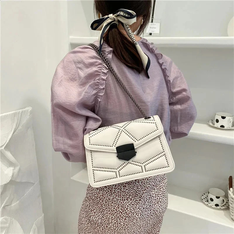 Yogodlns Vintage Rivet Chain Small Shoulder Bags For Women Flap PU Leather Fashion Square Crossbody Bag Handbag y240823