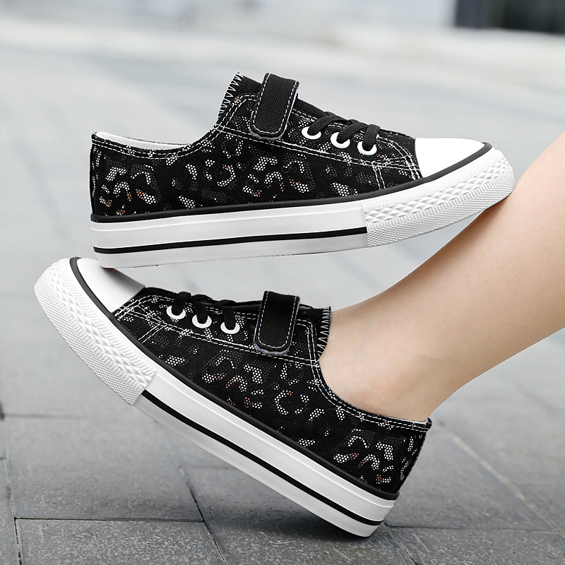Embroidered style children's canvas shoes girls kindergarten indoor shoes Girls cloth shoes classic soft soled casual shoes R240817