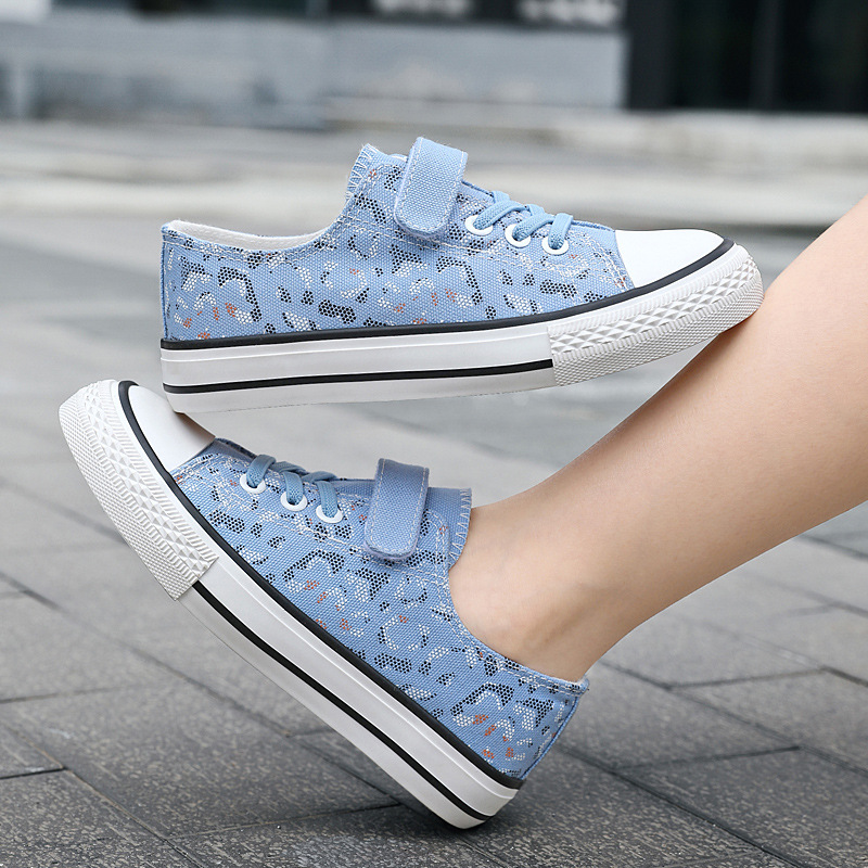 Embroidered style children's canvas shoes girls kindergarten indoor shoes Girls cloth shoes classic soft soled casual shoes R240817