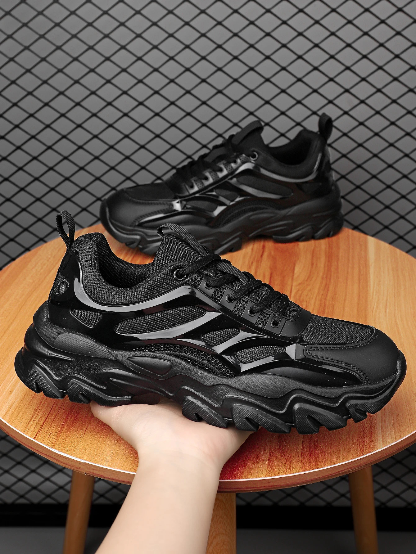 Mens sports short and chubby sneakers black lace front sneakers 240904