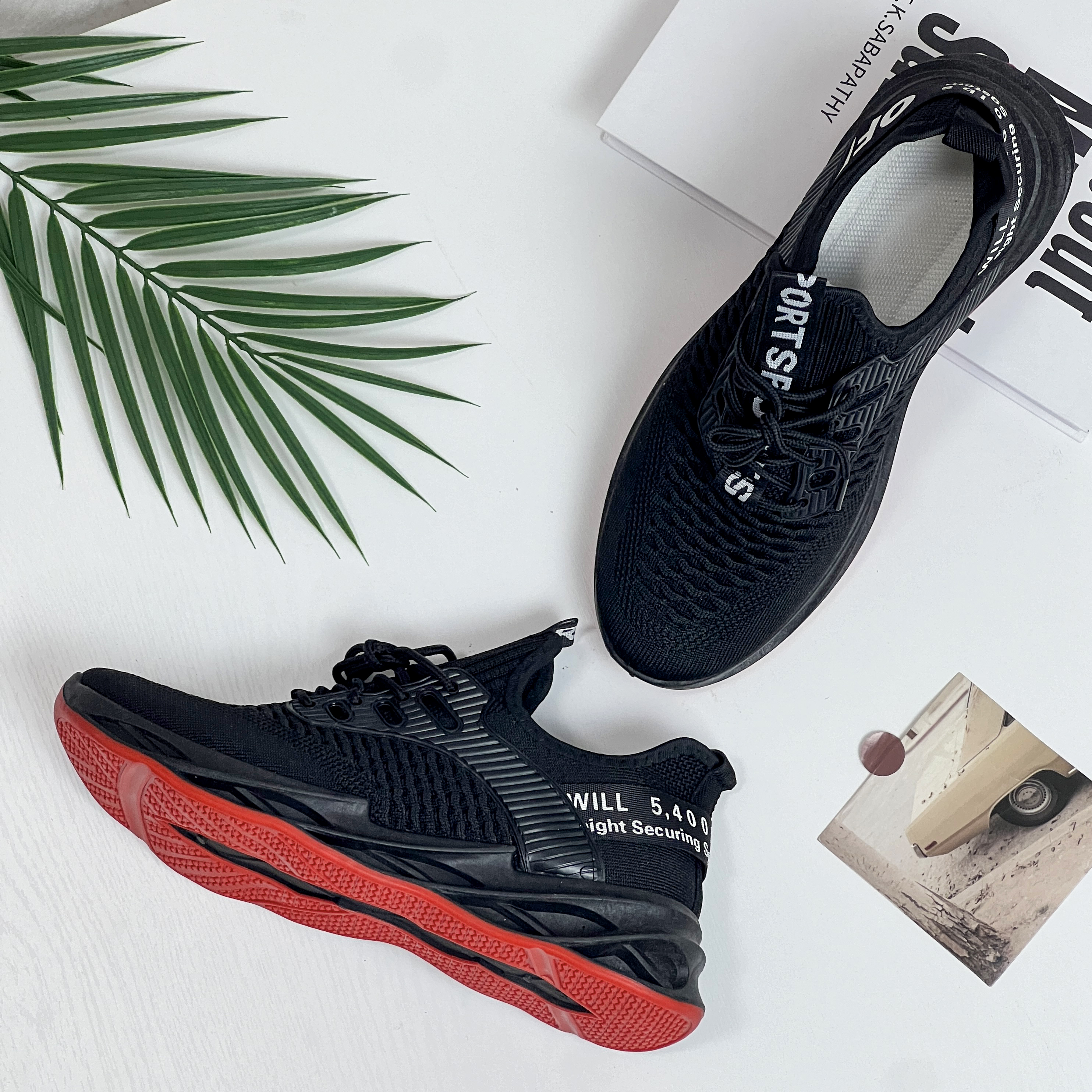 Breathable Casual Sneakers: Men's Sports Trainers in Classic Black and White dh910320090