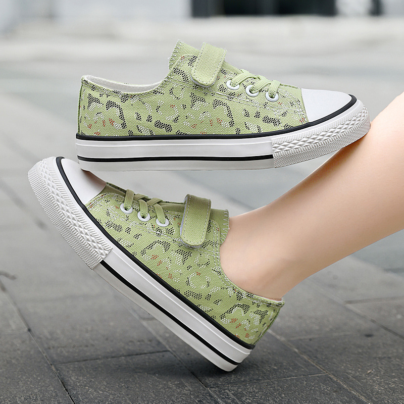 Embroidered style children's canvas shoes girls kindergarten indoor shoes Girls cloth shoes classic soft soled casual shoes R240817