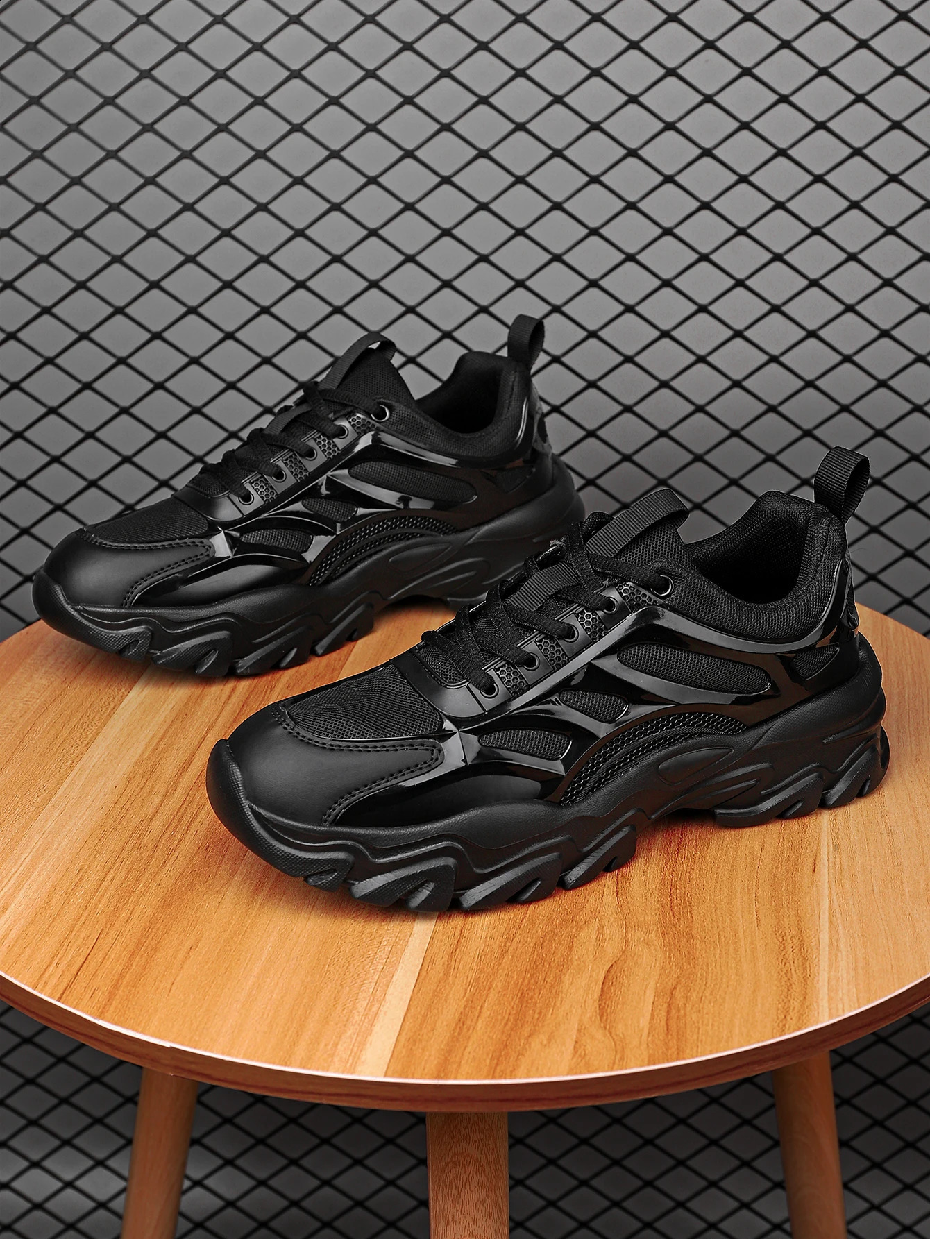 Mens sports short and chubby sneakers black lace front sneakers 240904