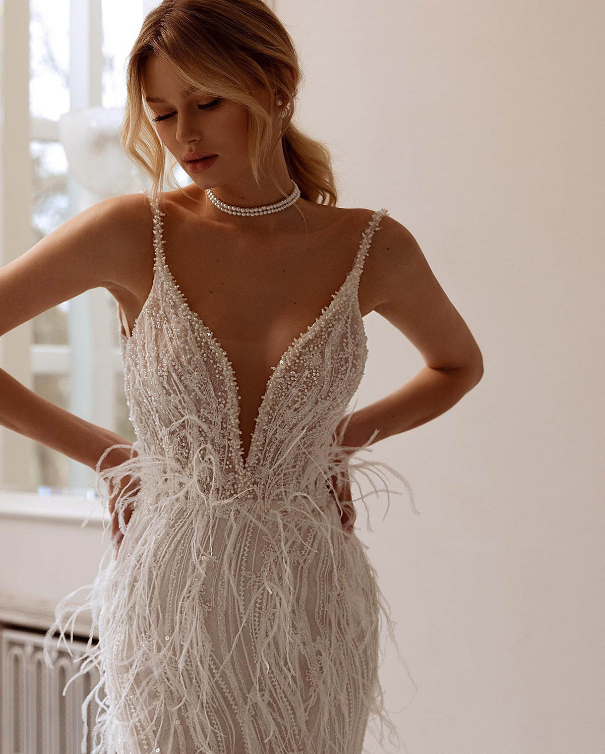 Exquisite Mermaid Wedding Dress Feather Pearls Sequins V Neck Bride Gowns Beading Lace Sweep Train Bridal Dresses Custom Made