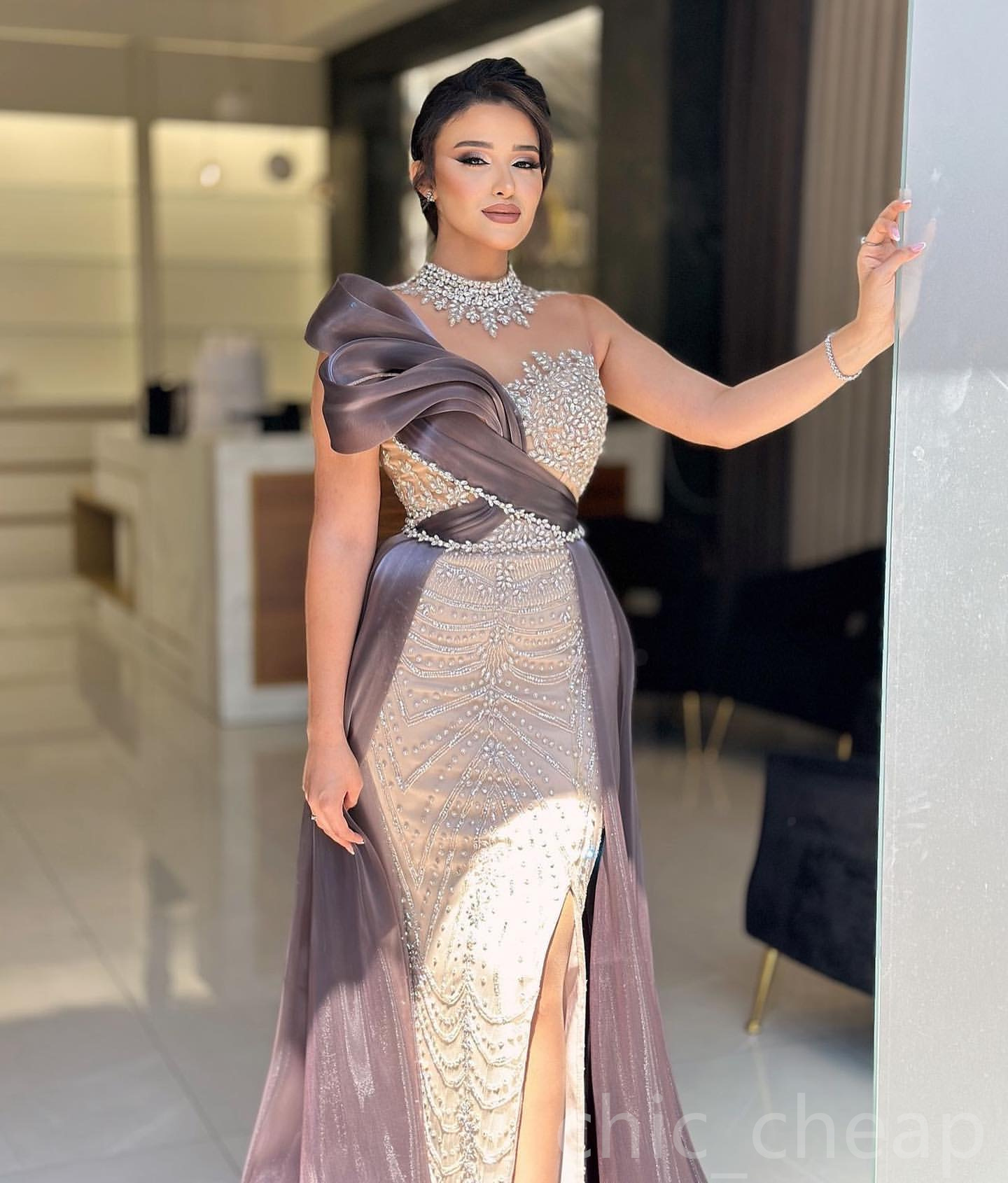 2024 Urious Sheath Evening Dresses Illusion Beaded Rhies Promdress High Split Prom Formal Party Bridesmaid Birthday Gowns Dress For Special Ocns 1127