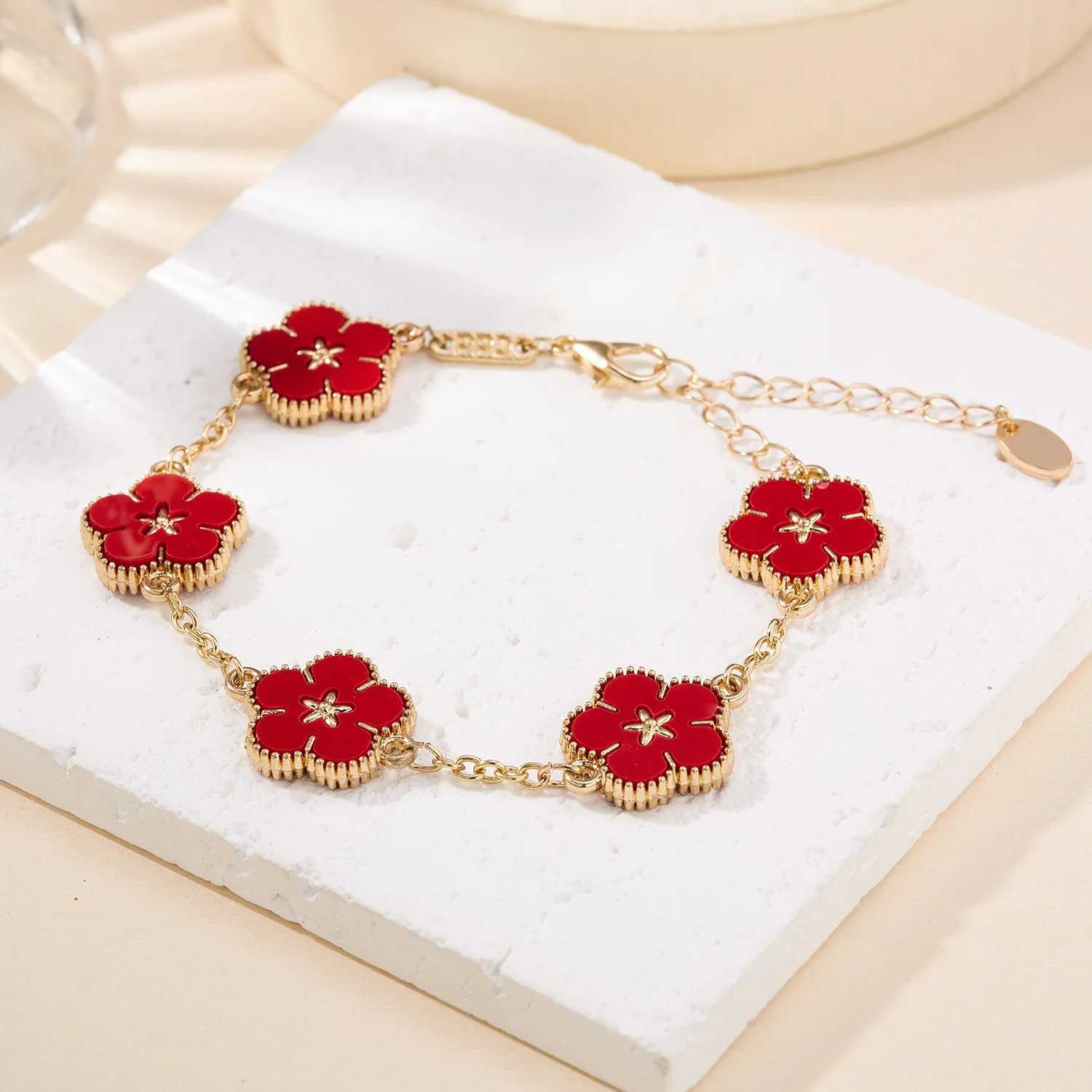 1Pcs Lucky Five Leaf Flower Pendant Jewelry Bracelet Womens Gift Fashion Clover Bracelet Earrings Party Jewelry Gift W240813