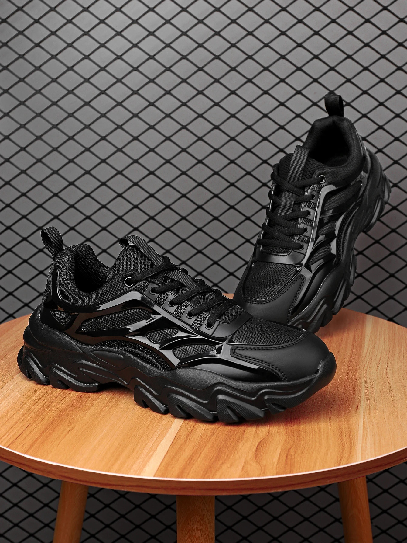Mens sports short and chubby sneakers black lace front sneakers 240904