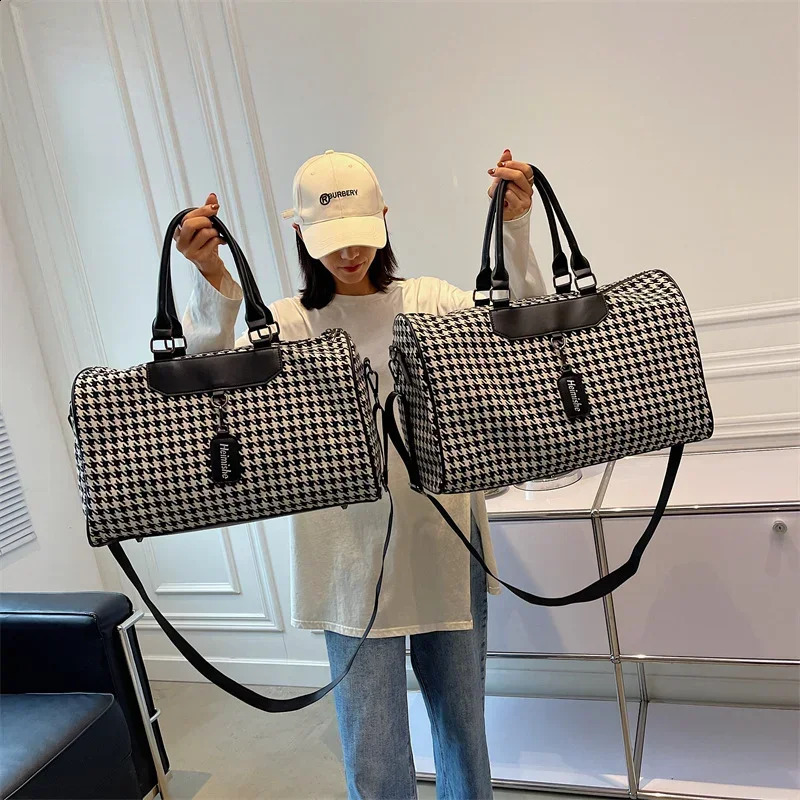 Travel luggage large capacity womens fitness bag dry and wet handbag female er weekend travel bag 240816