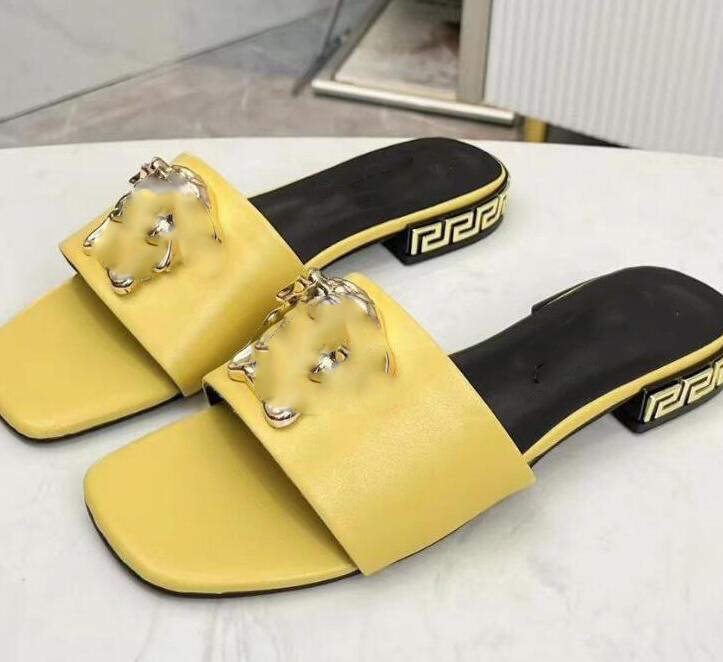 Sandal size35-42 Slippers Chypre Sandal Designer Sliders Flip flops Men's and Women's Beach Comfort Flat Sandals Calf Leather Natural Suede Sheepskin A+