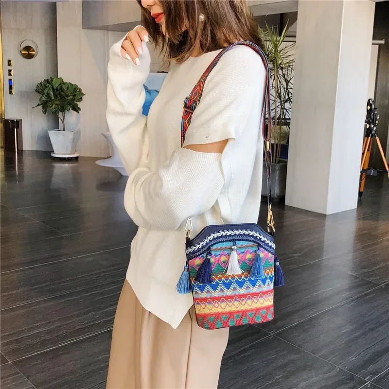 Vintage Womens Bag Tassel Ethnic Handwoven Crossbody for Lady Hippie Sling Shoulder Bags Ladies Handbag 240816