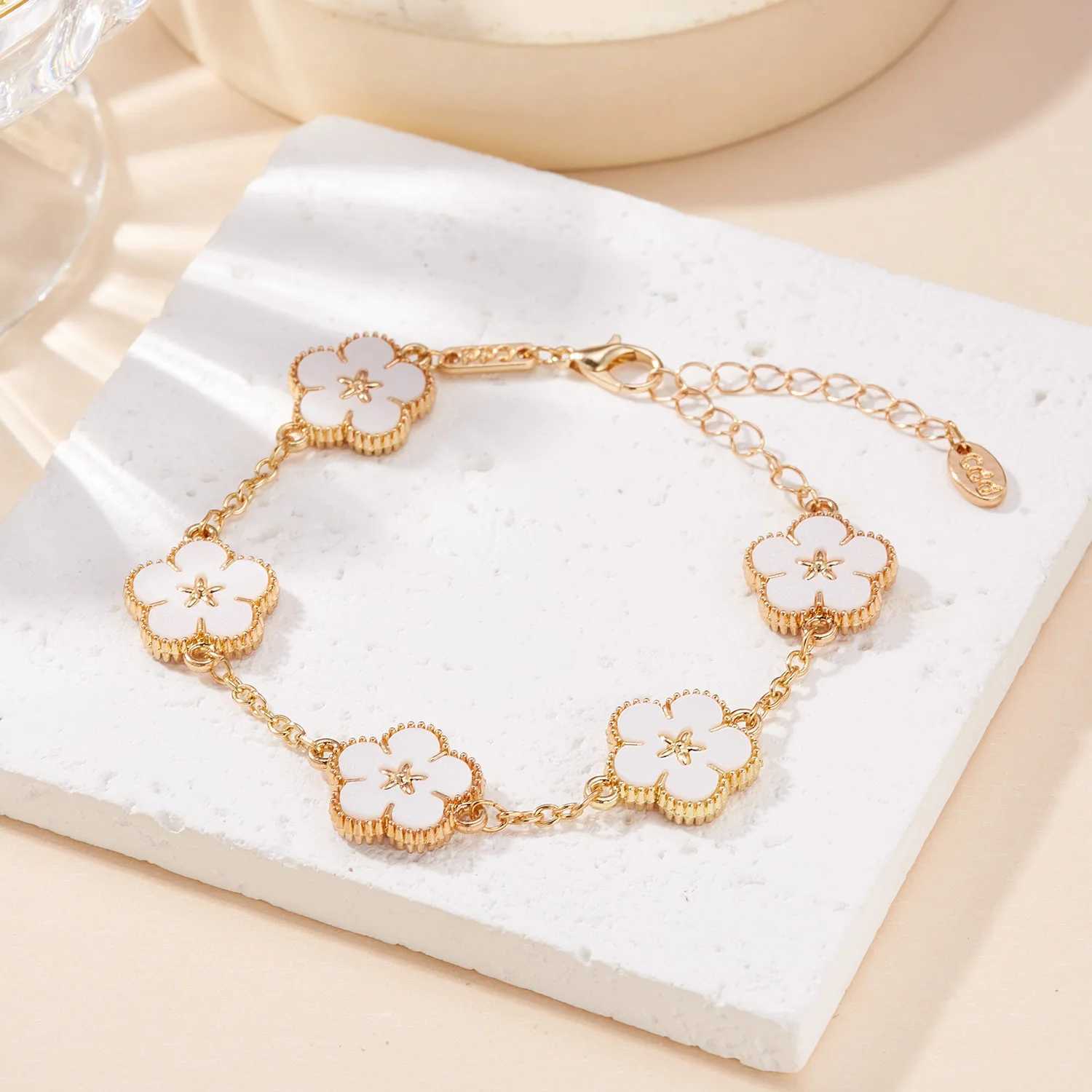 1Pcs Lucky Five Leaf Flower Pendant Jewelry Bracelet Womens Gift Fashion Clover Bracelet Earrings Party Jewelry Gift W240813