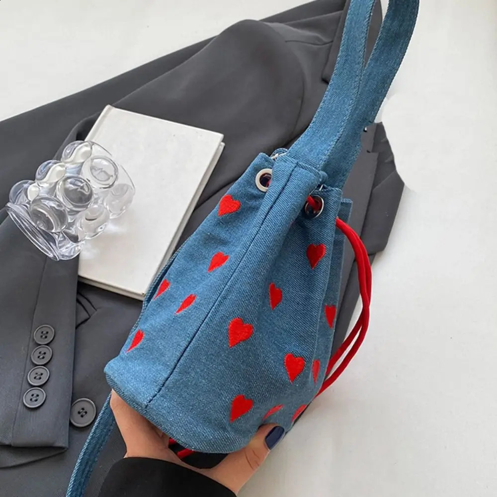 Fashionable Denim Style Shoulder Bag Cute Heartshaped Patterns Printed Crossbody Large Capacity Ladies Reusable Bags y240816