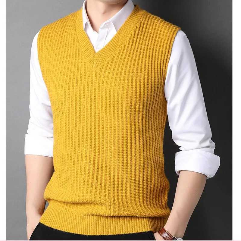 2024 Sweater Vest Men Plus Size S-4XL Spring Autumn Oversize Mens Vests Solid Simple All-match V-neck Couples Retro Khaki SoftXJ241221