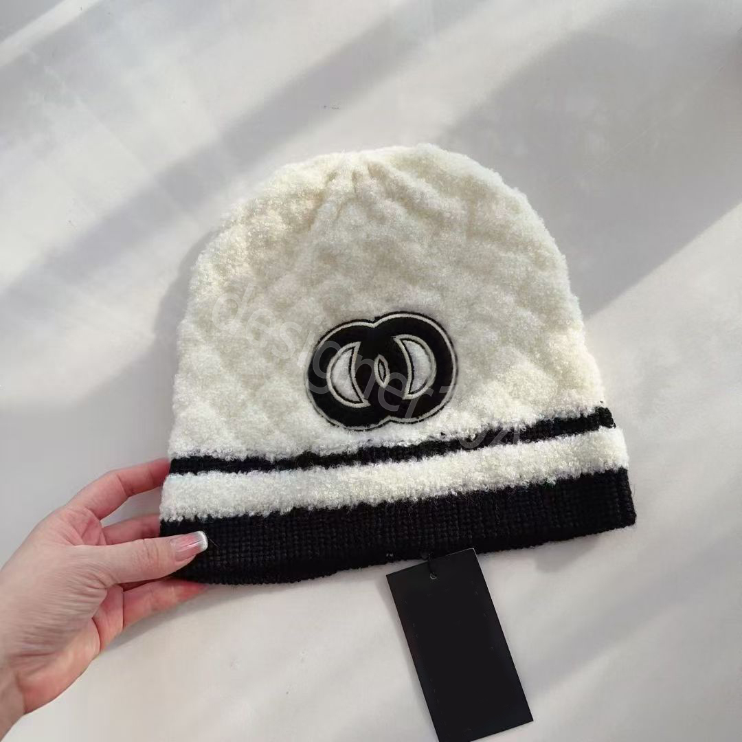 designer Knitted hat Chessboard pattern Men's and Women's Autumn Winter Warm Hats channneel Chessboard pattern suit free size elasticity Outdoor skiing ice skating