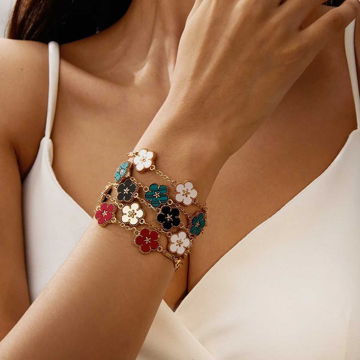 1Pcs Lucky Five Leaf Flower Pendant Jewelry Bracelet Womens Gift Fashion Clover Bracelet Earrings Party Jewelry Gift W240813