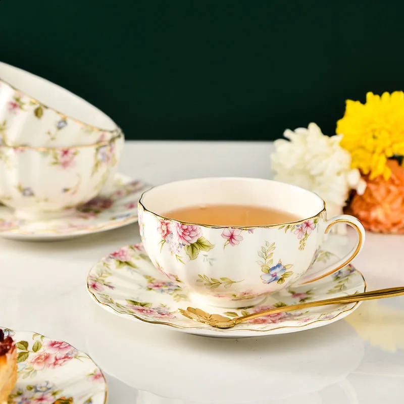 5-Color Bone Chinese Coffee Cup Sauce Spoon Set Flower Tea Cup Set European Ceramic Cup and Sauce Used for Coffee Cup Gifts 240816bj