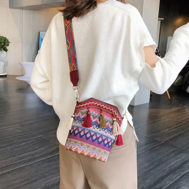 Vintage Womens Bag Tassel Ethnic Handwoven Crossbody for Lady Hippie Sling Shoulder Bags Ladies Handbag 240816