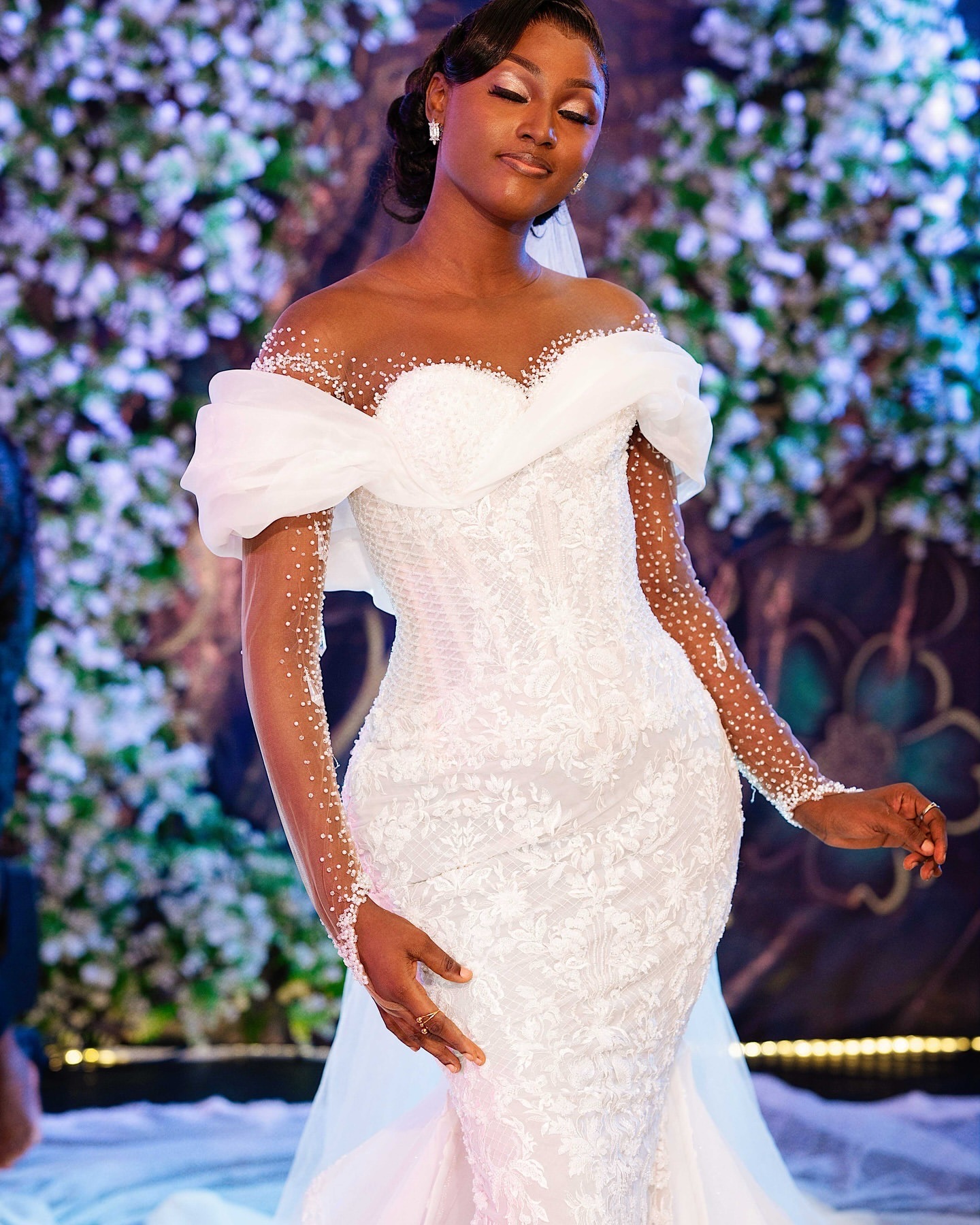 2024 Ivory Mermaid Wedding Dress Pearls Sheer Neck Full Sleeves Lace Vintage Detachable Train Elegant Bridal Gowns Dresses ZJ204