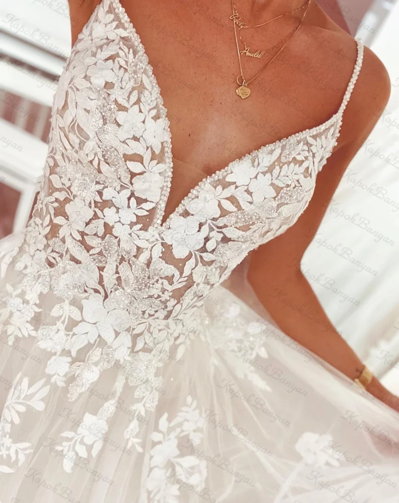 Vintage Spaghetti Straps Lace V-Neck Bead Tulle Beach Bride Dress Sexy Sleeveless Backless Long Wedding Party Gown