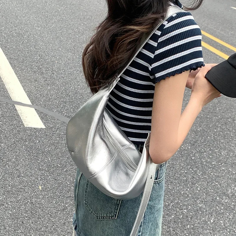 Relaxing and casual style natural sheepskin womens shoulder homeless bag soft armpit cross body drawstring handbag 240817