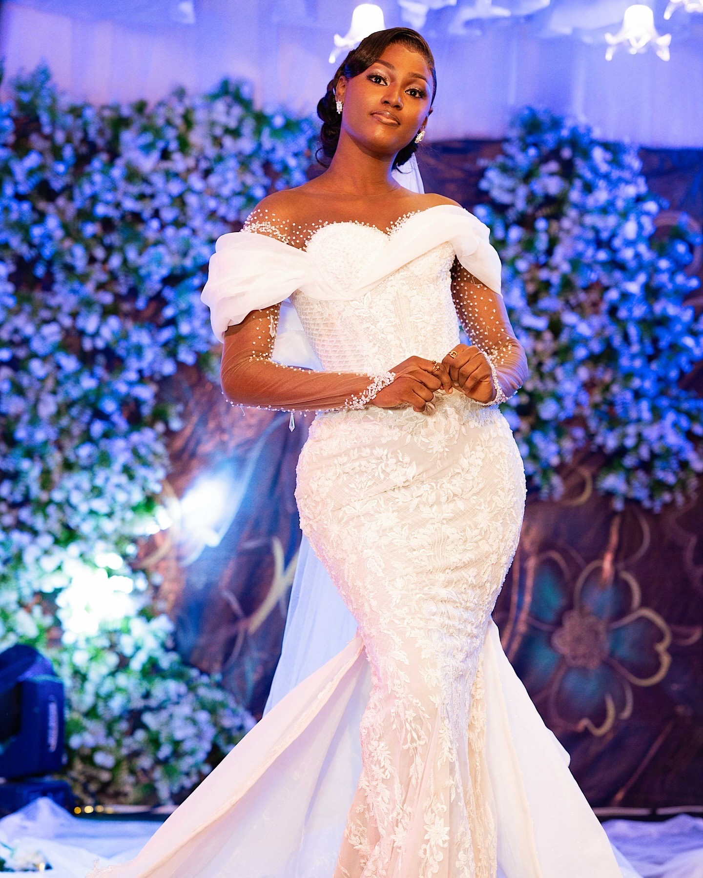 2024 Ivory Mermaid Wedding Dress Pearls Sheer Neck Full Sleeves Lace Vintage Detachable Train Elegant Bridal Gowns Dresses ZJ204