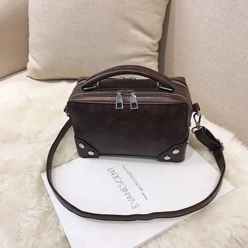 Vintage Hong Kong Style Female Fashion Korean Version Allmatch Crossbody Bag Boston Handbag Pillow 240817