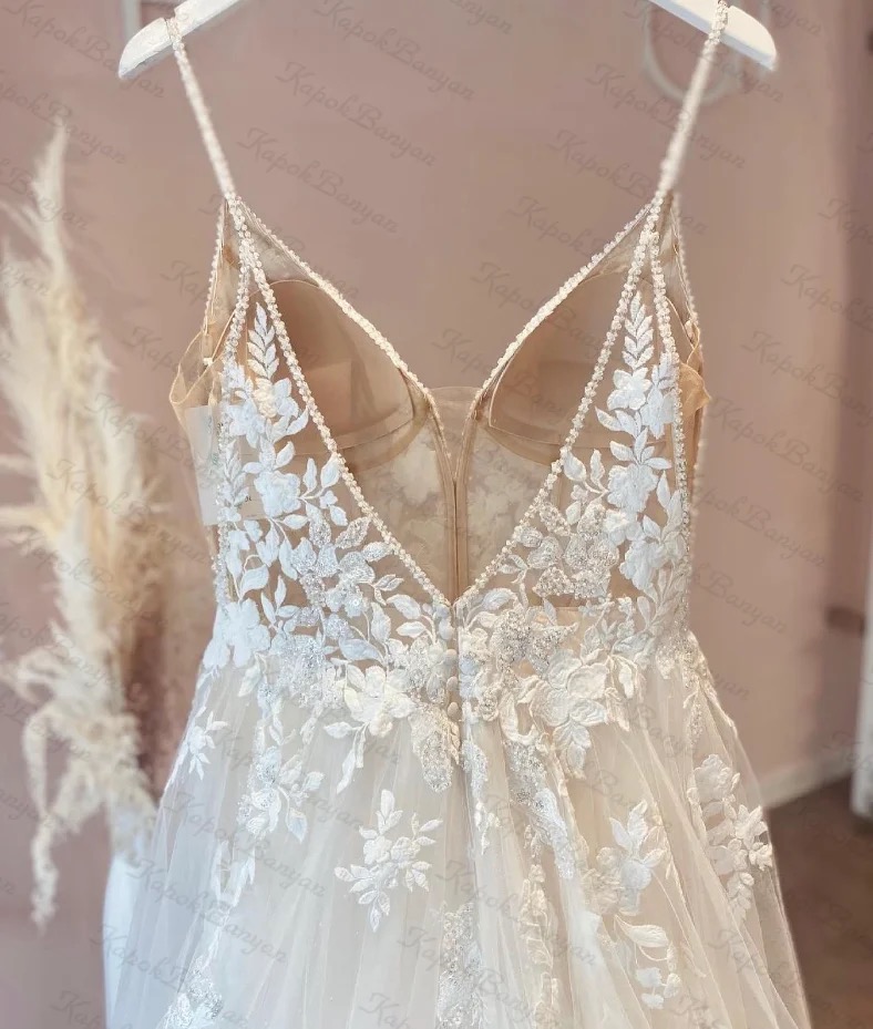 Vintage Spaghetti Straps Lace V-Neck Bead Tulle Beach Bride Dress Sexy Sleeveless Backless Long Wedding Party Gown