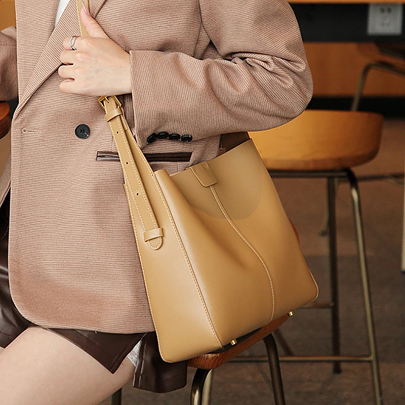 Hifashion denim leather bucket shoulder bag for women trend ner retro cross body wallet office handbag 240817