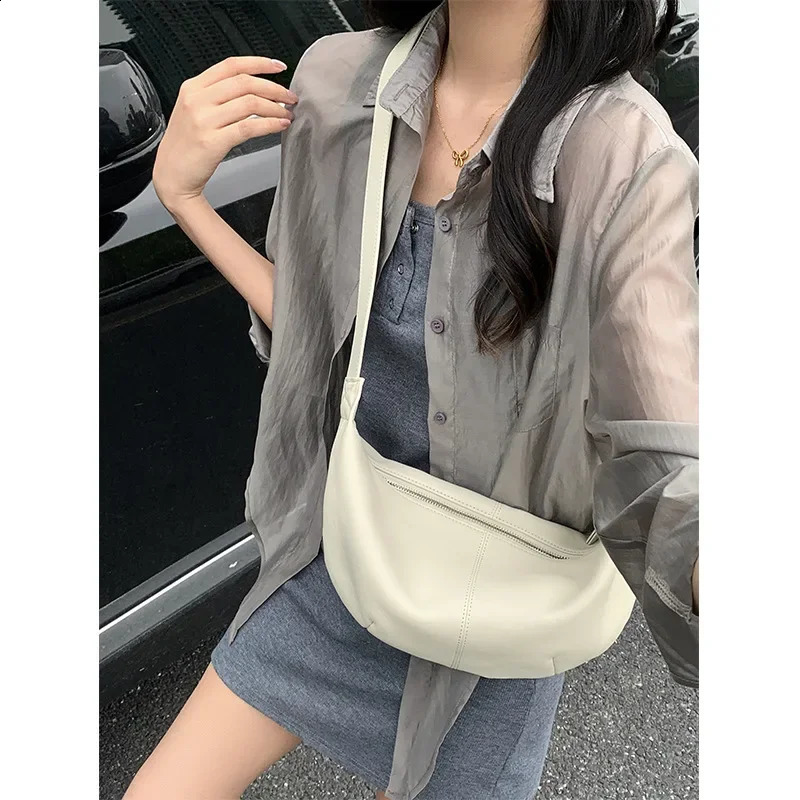 Relaxing and casual style natural sheepskin womens shoulder homeless bag soft armpit cross body drawstring handbag 240817