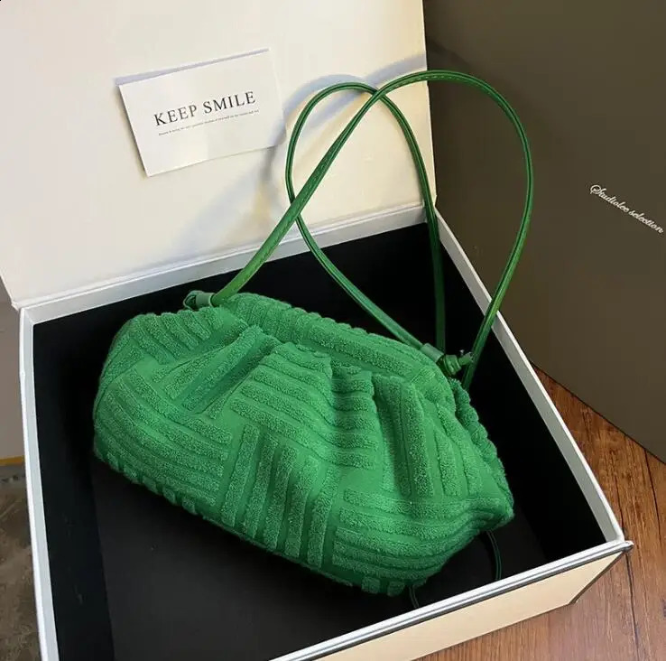 2024 towel bag handbag women fashion portable bucket chain shoulder messenger 240816